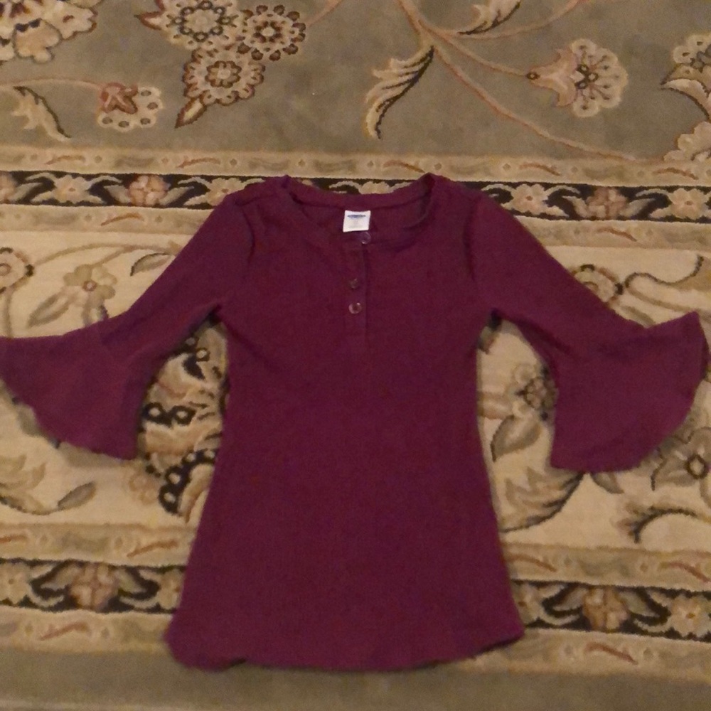 Old navy maroon Henley with angle sleeves snag hem